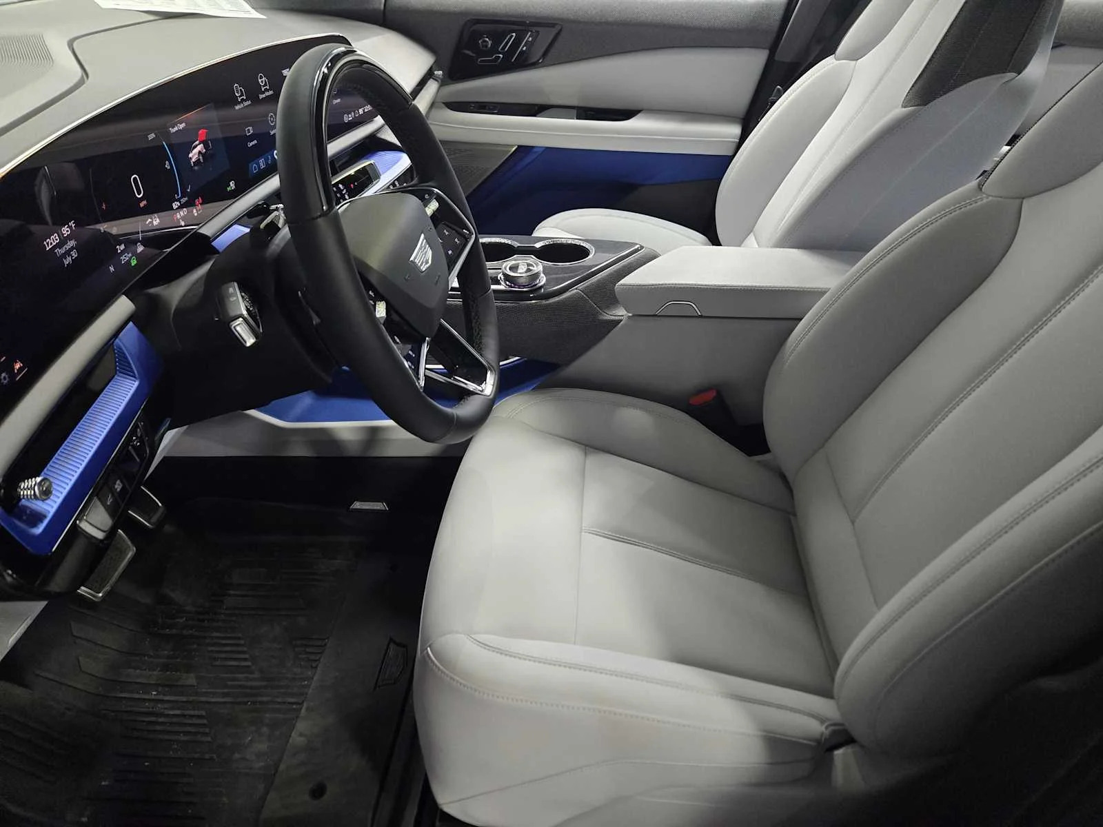 2026 Cadillac OPTIQ Luxury - Photo 8