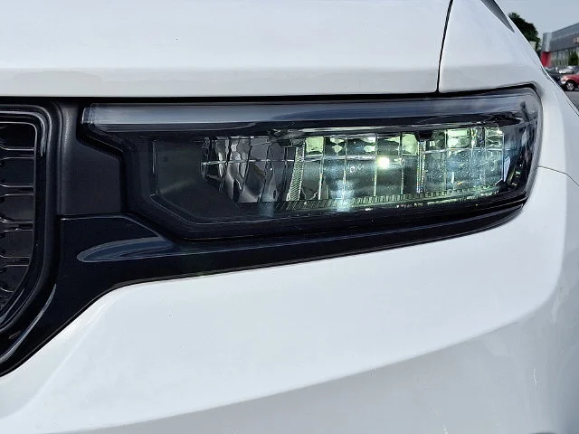 Used 2023 Bright White Clea Jeep Altitude image 10