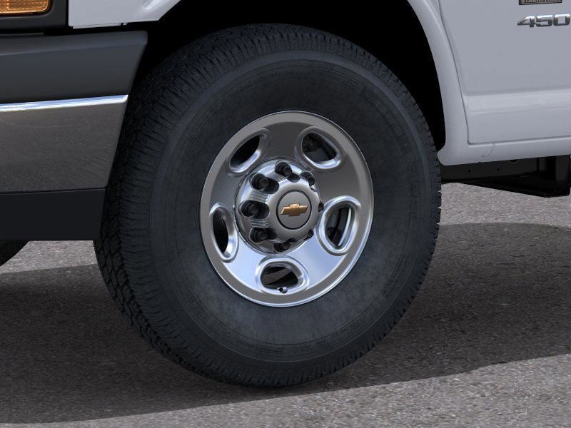 New 2025 Summit White Chevrolet 1WT image 9