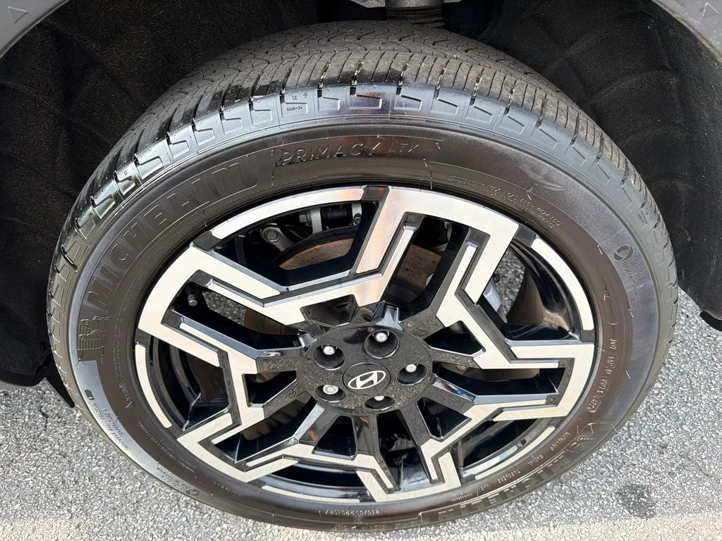 Used 2025 Black Hyundai Limited image 19
