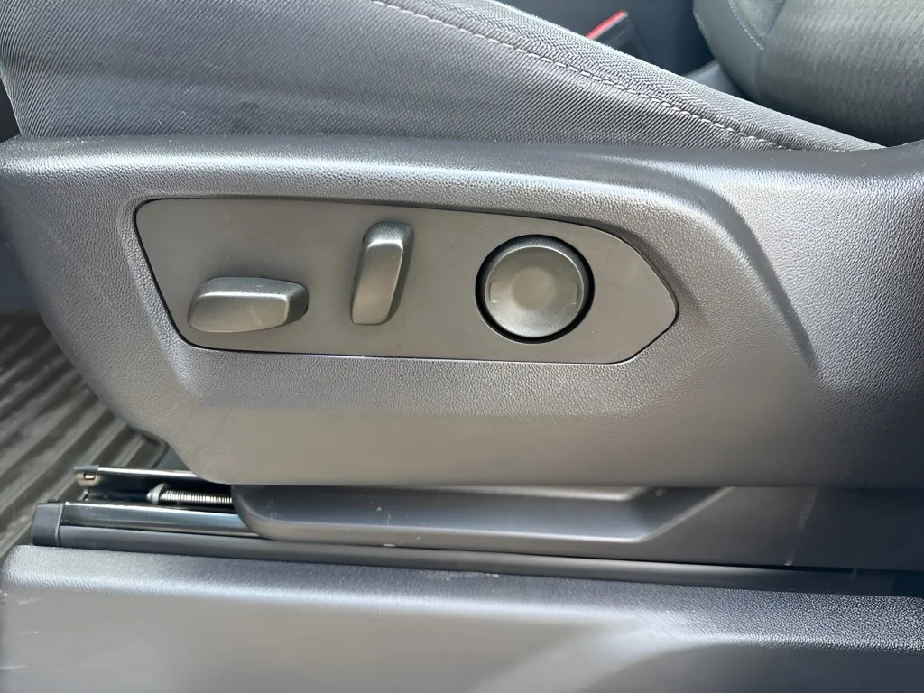 Used 2024 Summit White Chevrolet LT image 34