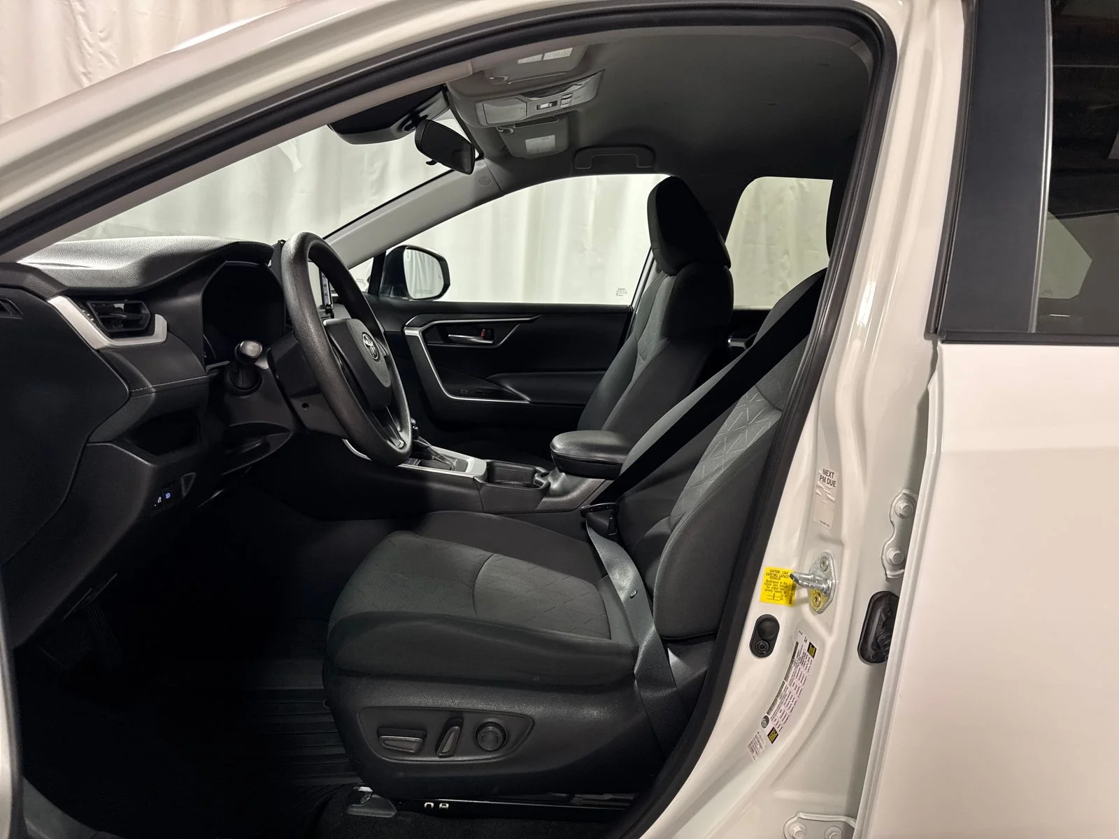 Used 2021 White Toyota XLE image 3