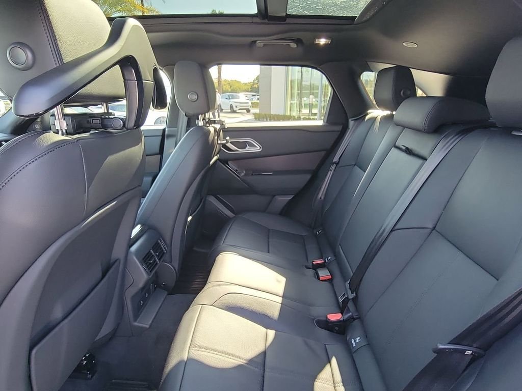 New 2026 Fuji White Land Rover Dynamic SE image 16