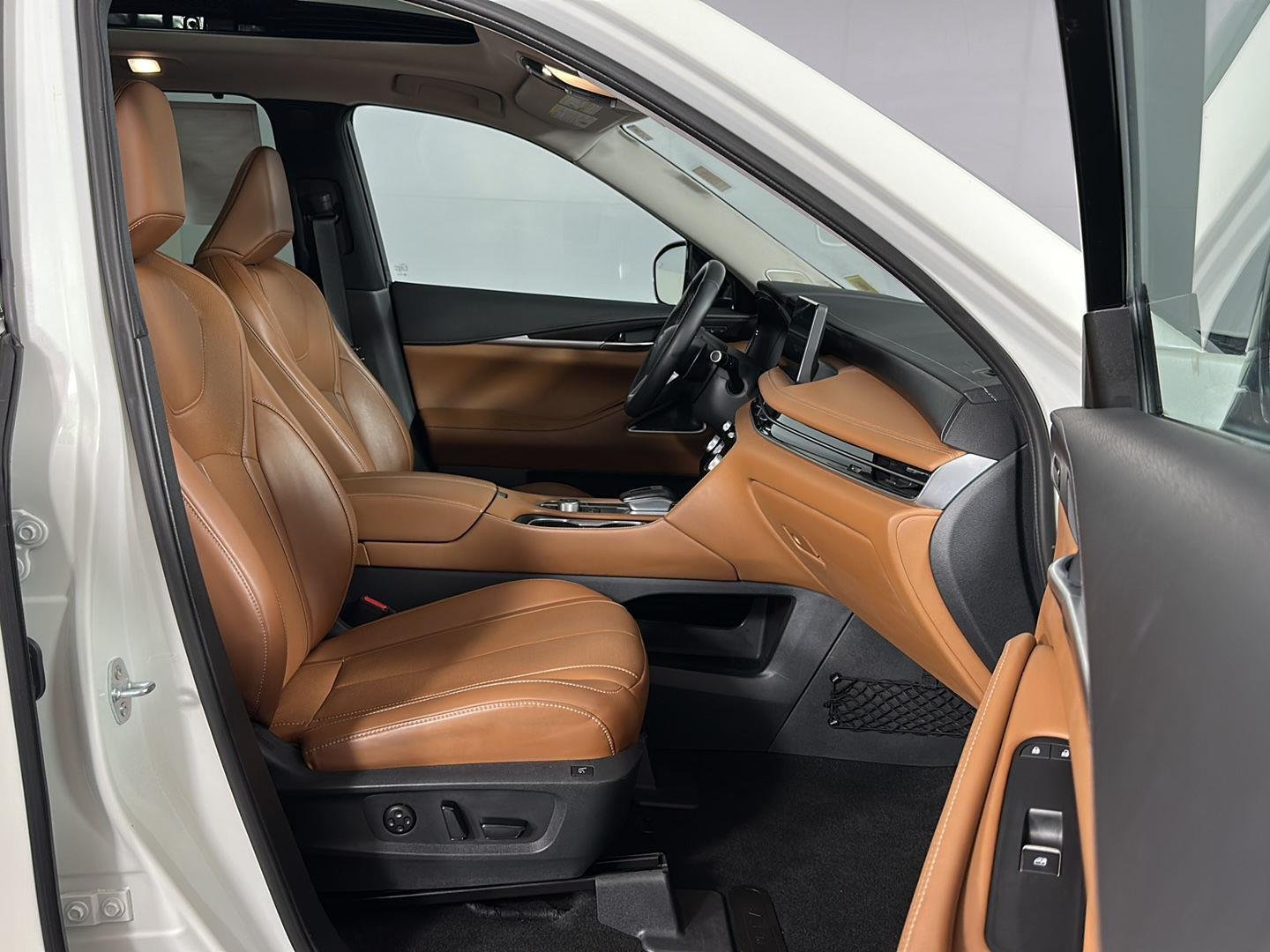 Certified Used 2023 Majestic White INFINITI SENSORY image 38