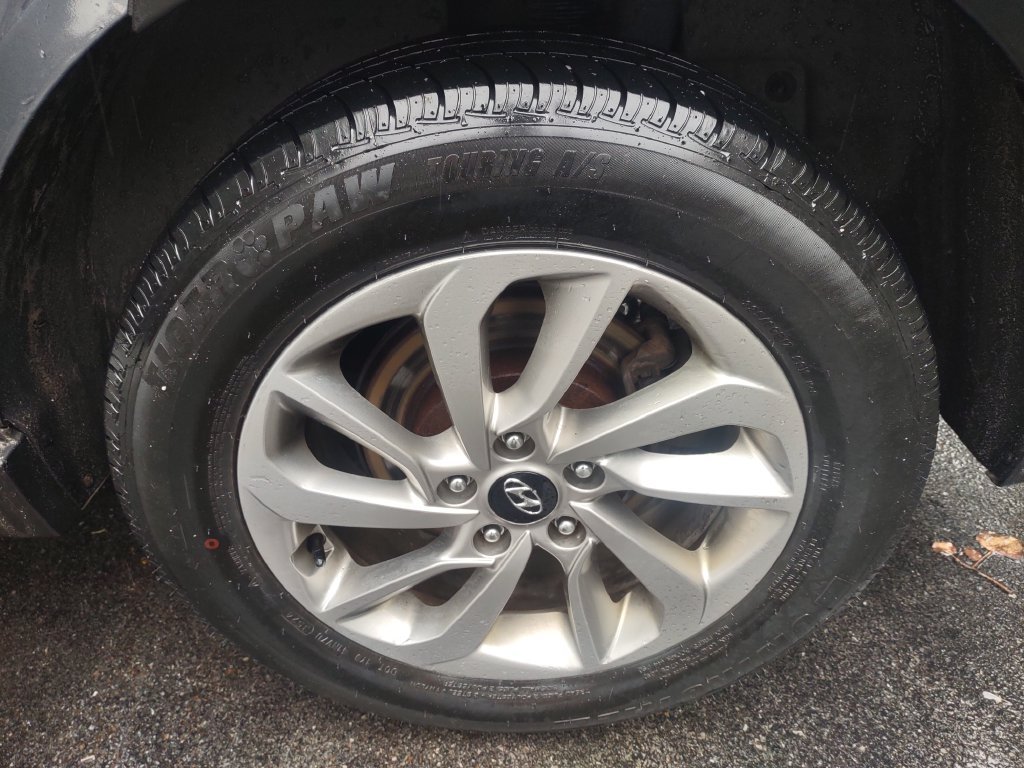 Used 2018 Gray Hyundai SE image 10