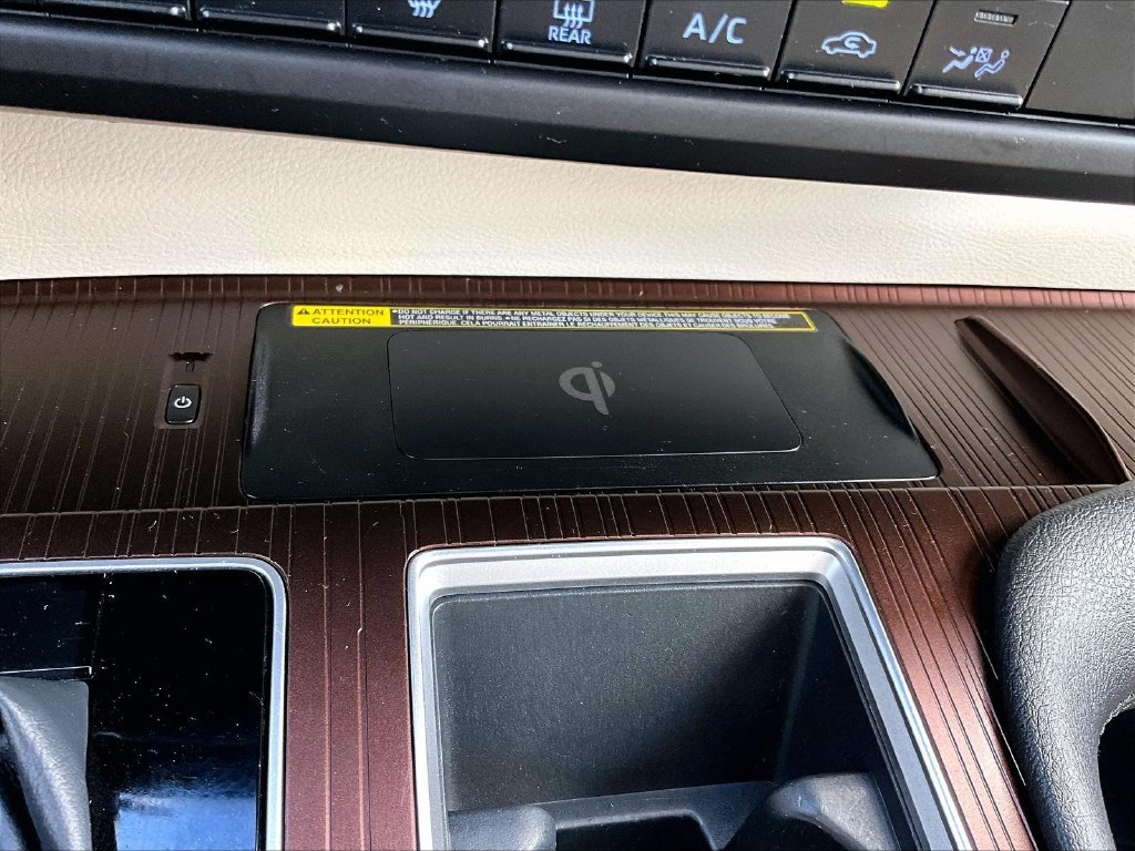 Used 2022  Toyota XLE image 28