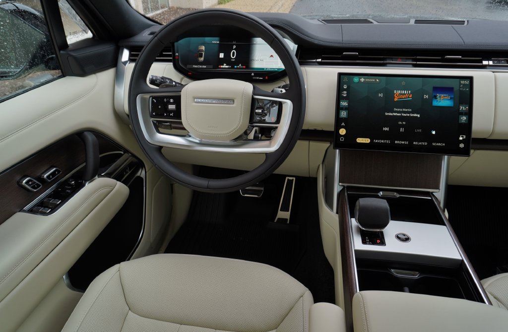 New 2026 Santorini Black Land Rover SE image 14