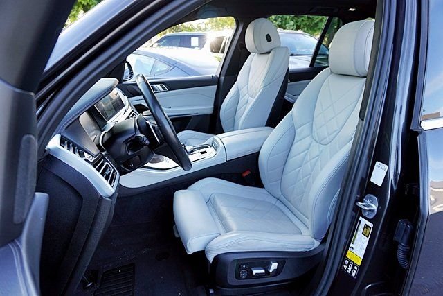 Used 2023 Gray BMW xDrive40i image 14