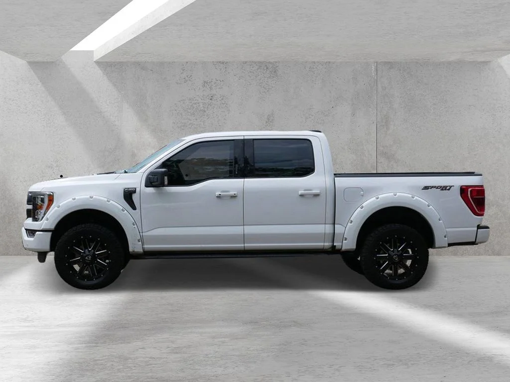 Used 2022 White Ford XLT image 5