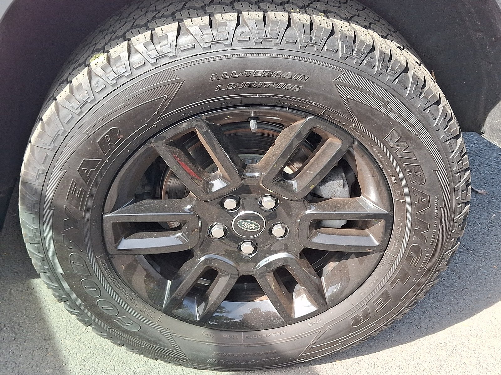 Certified Used 2023 Fuji White - 1AA Land Rover 90 S image 10