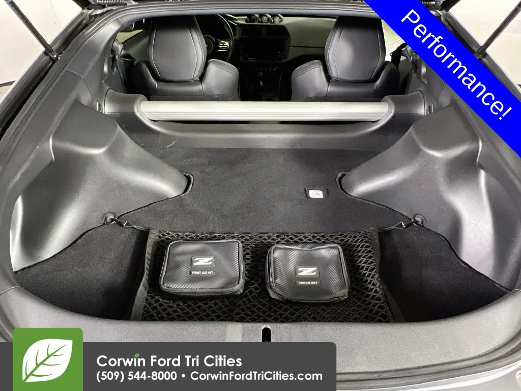 Used 2025 2t Red Blk Roof Nissan Performance image 14