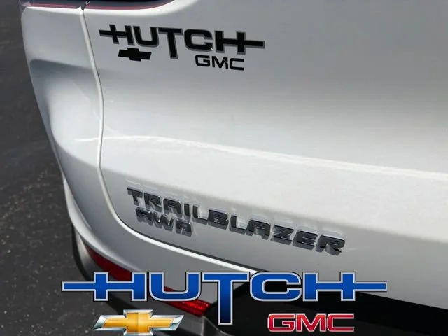 New 2026 Iridescent Pearl Tricoat Chevrolet ACTIV image 13