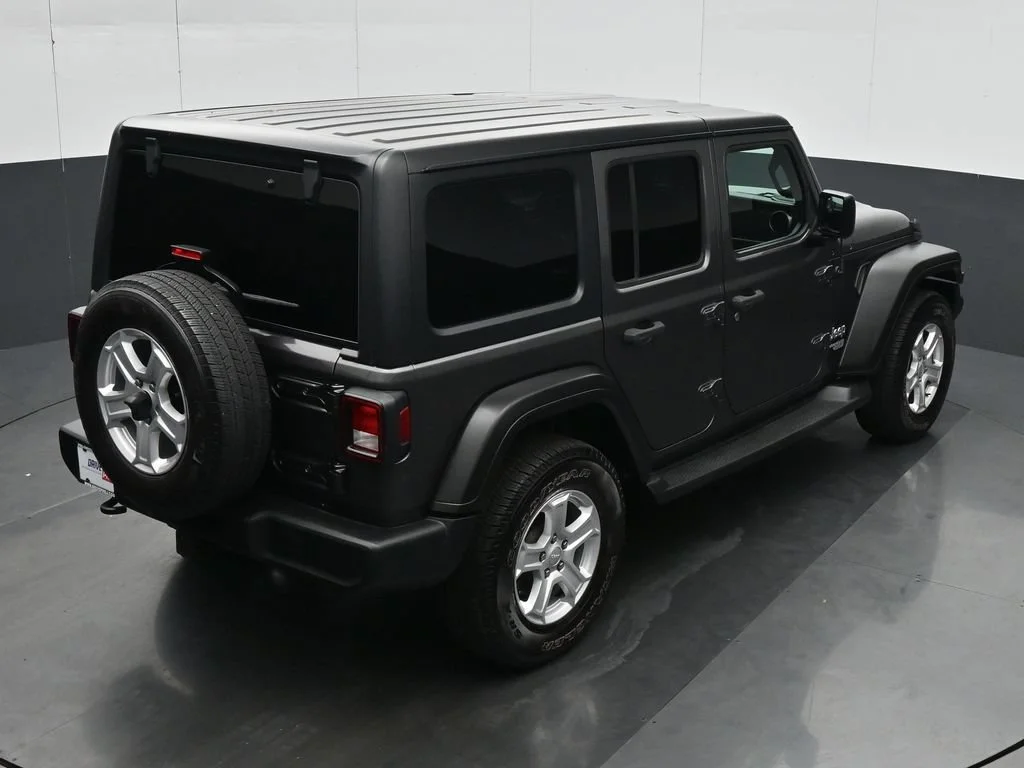 Used 2018 Gray Jeep Unlimited Sport S image 21