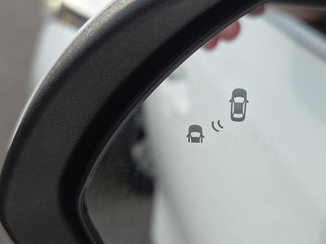 Used 2024 Snow White Pearl Kia EX image 16