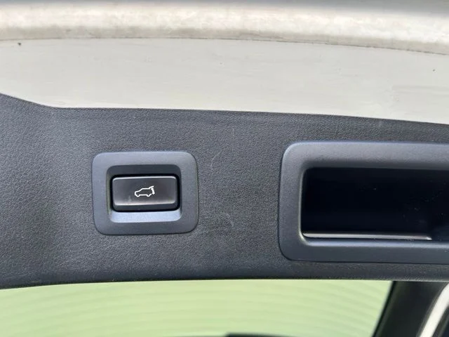 Used 2018 White Mazda Touring image 41