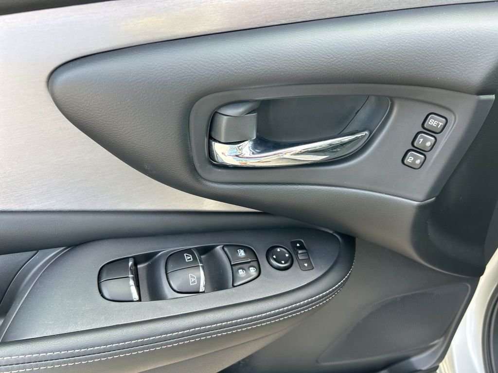 Used 2024 Silver Nissan SL image 20