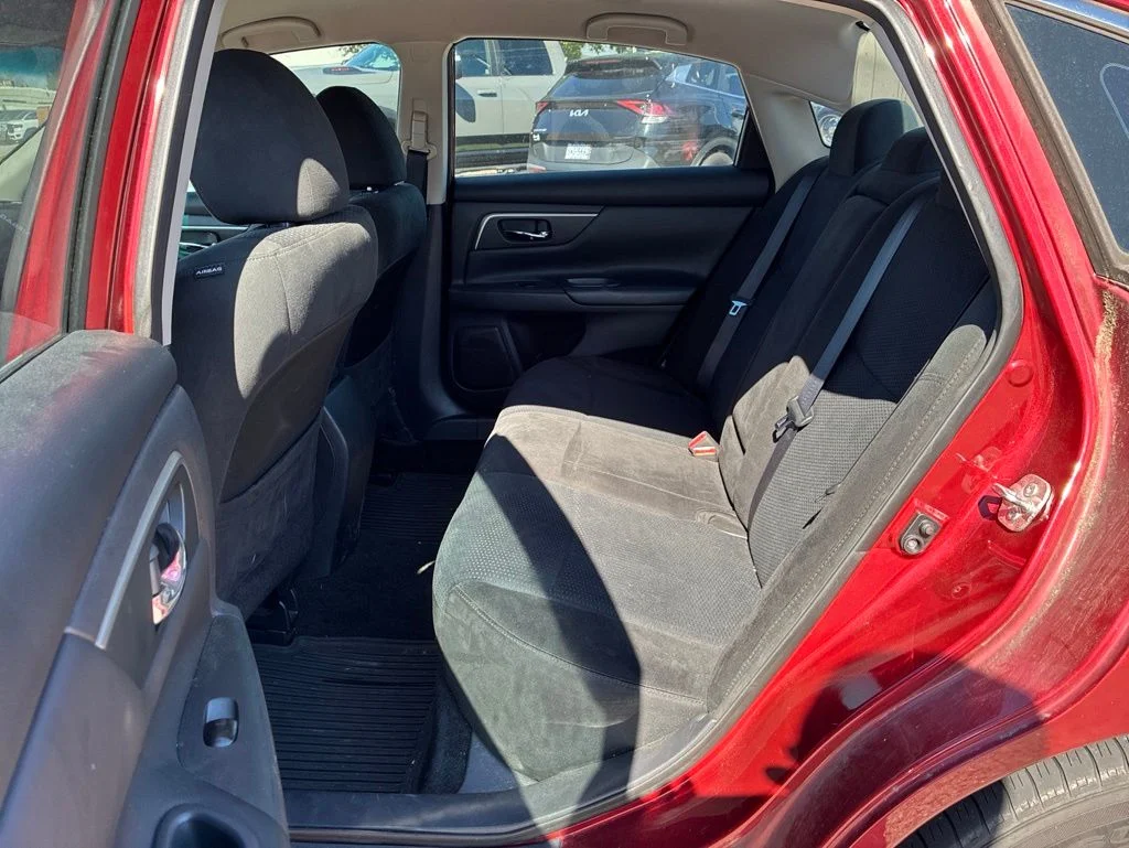 Used 2015 Red Nissan 2.5 S image 18