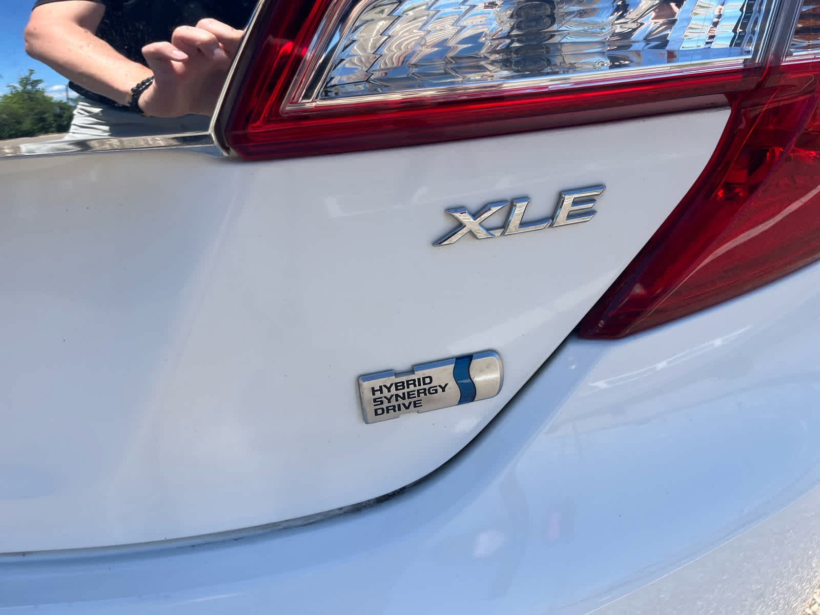 Used 2014 Super White Toyota XLE image 7