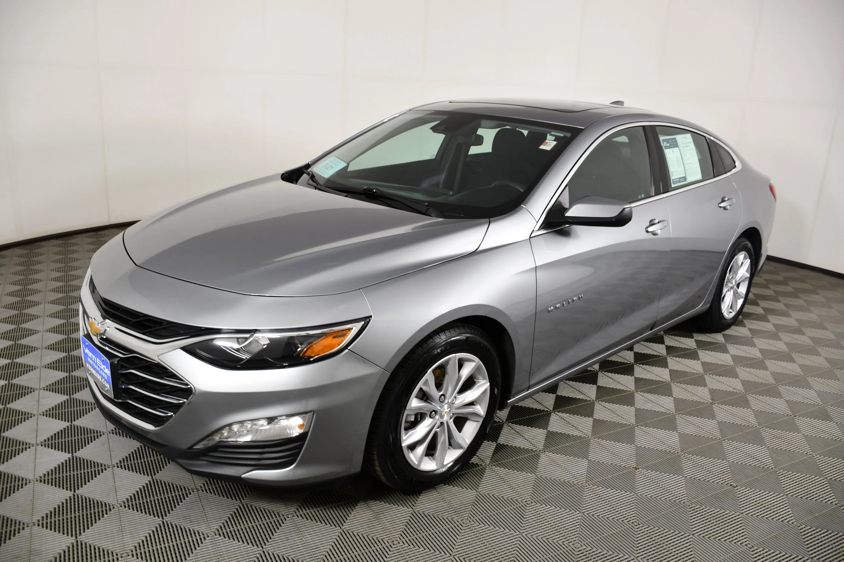 Used 2024 Sterling Gray Metallic Chevrolet LT image 10