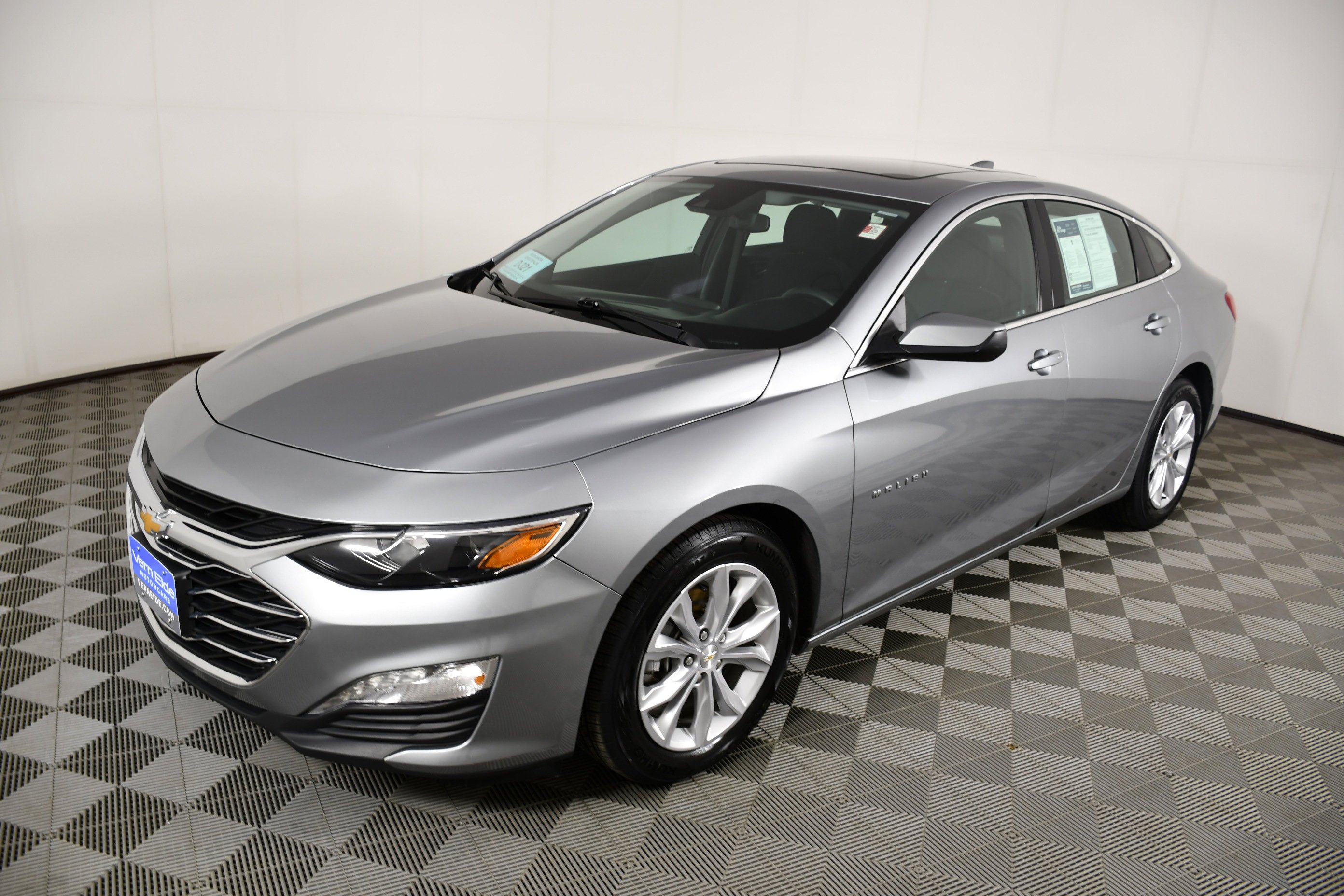 Used 2024 Sterling Gray Metallic Chevrolet LT image 10