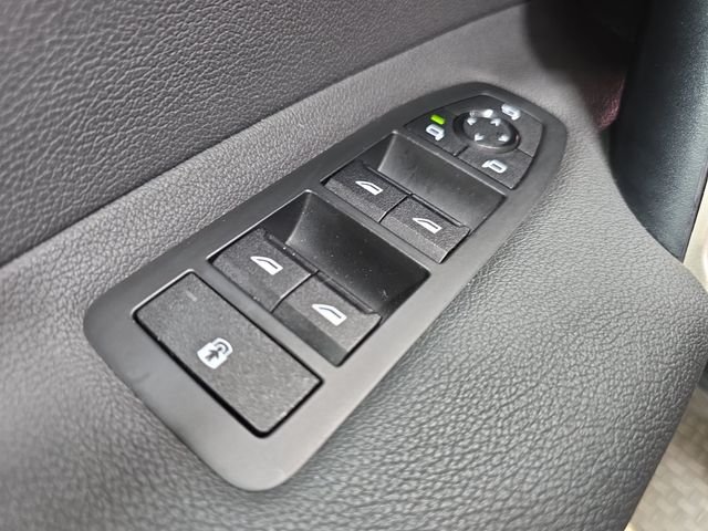 Used 2024 Black Sapphire Metallic BMW xDrive50 image 27