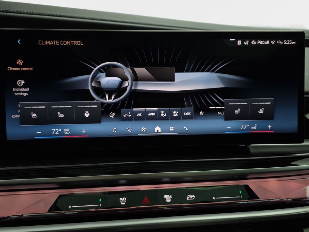 2026 BMW 7 Series 750e - Photo 24