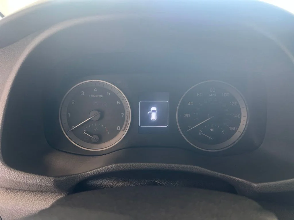 Used 2017 Sunset Hyundai SE image 17
