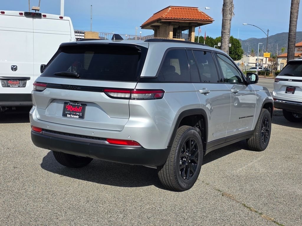 New 2026 Silver Zynith Exterior Paint Jeep Altitude image 4