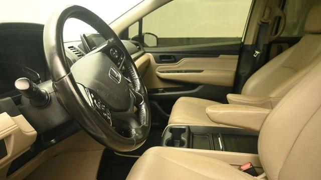 Certified Used 2018 Diamond White Honda Touring image 18