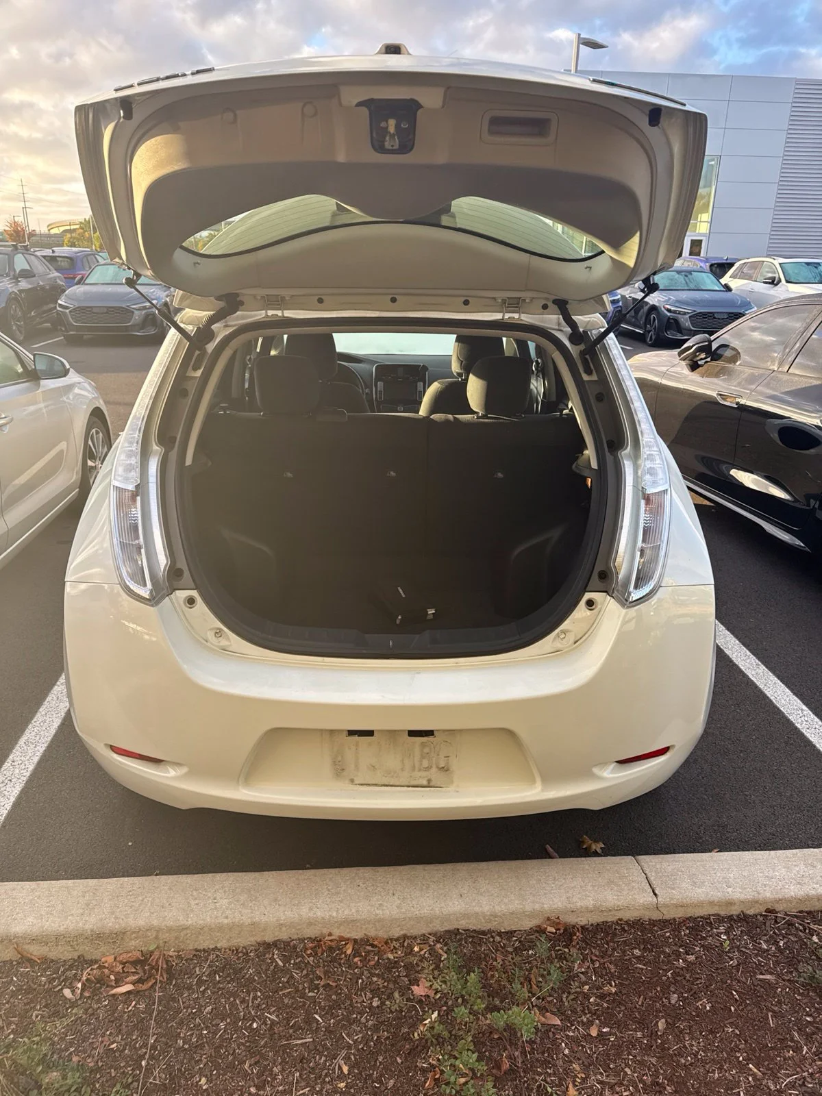 Used 2016 White Nissan SV image 9