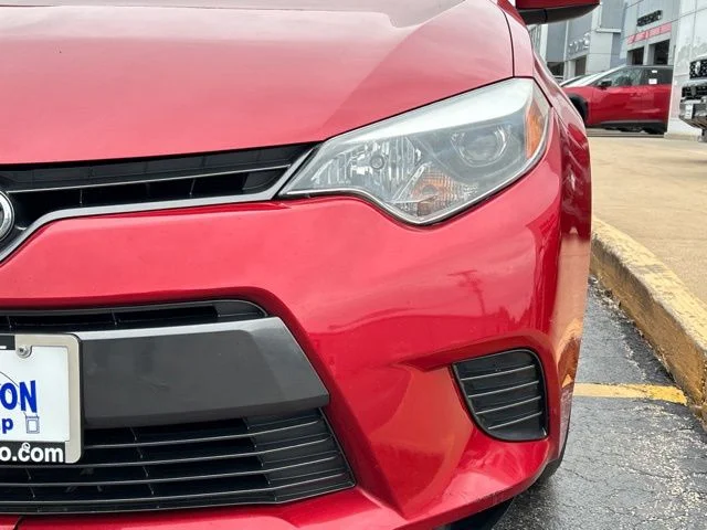 Used 2016 Barcelona Red Metallic Toyota LE image 3