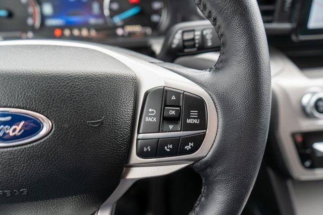 Used 2022 White Metallic Ford XLT image 24