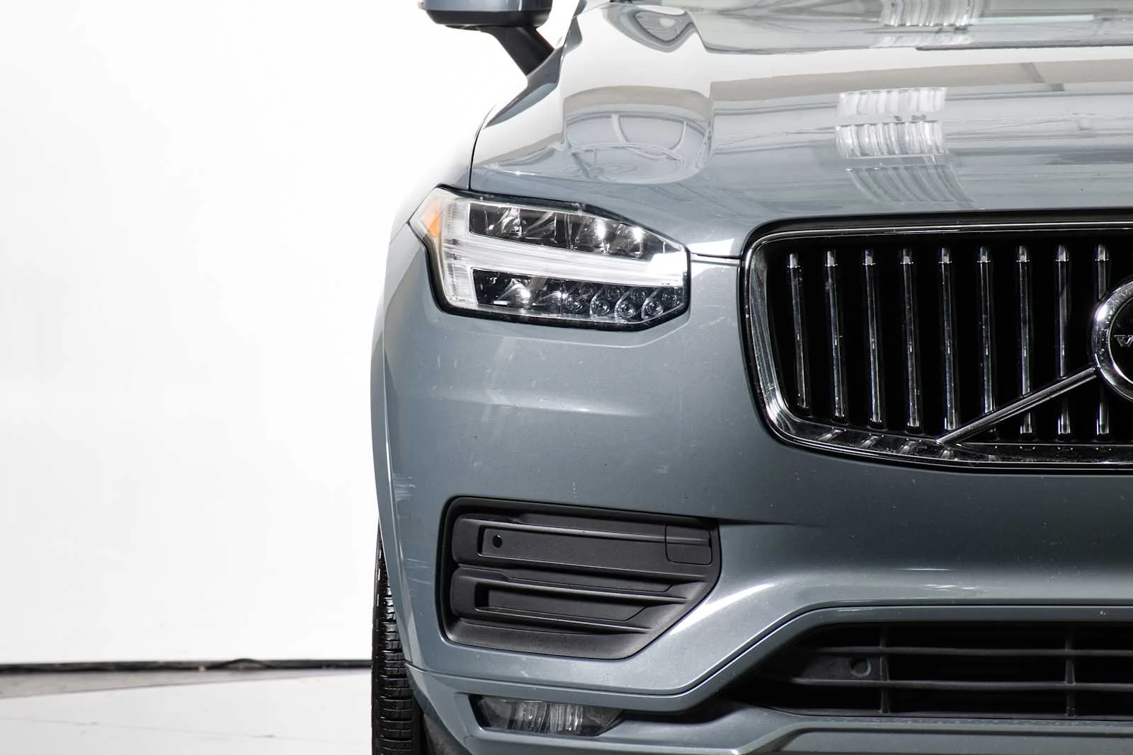 Used 2022 Thunder Grey Metallic Volvo Momentum image 10