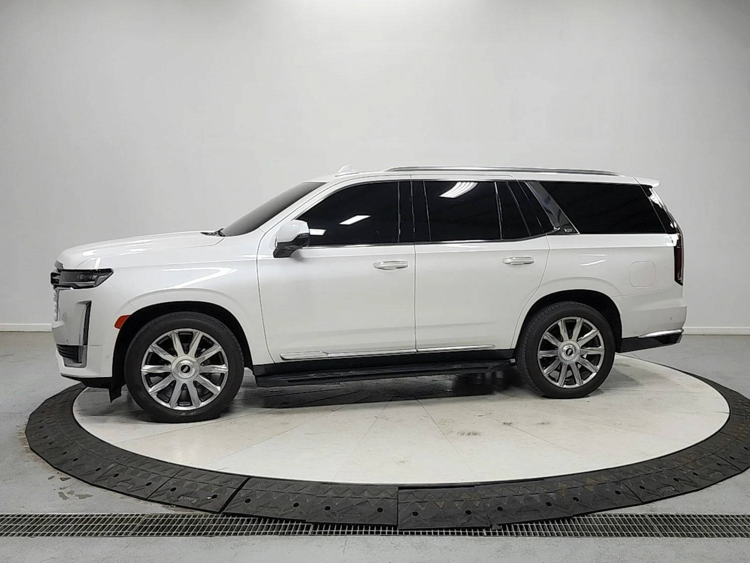 Used 2021 White Cadillac Premium Luxury Platinum image 4
