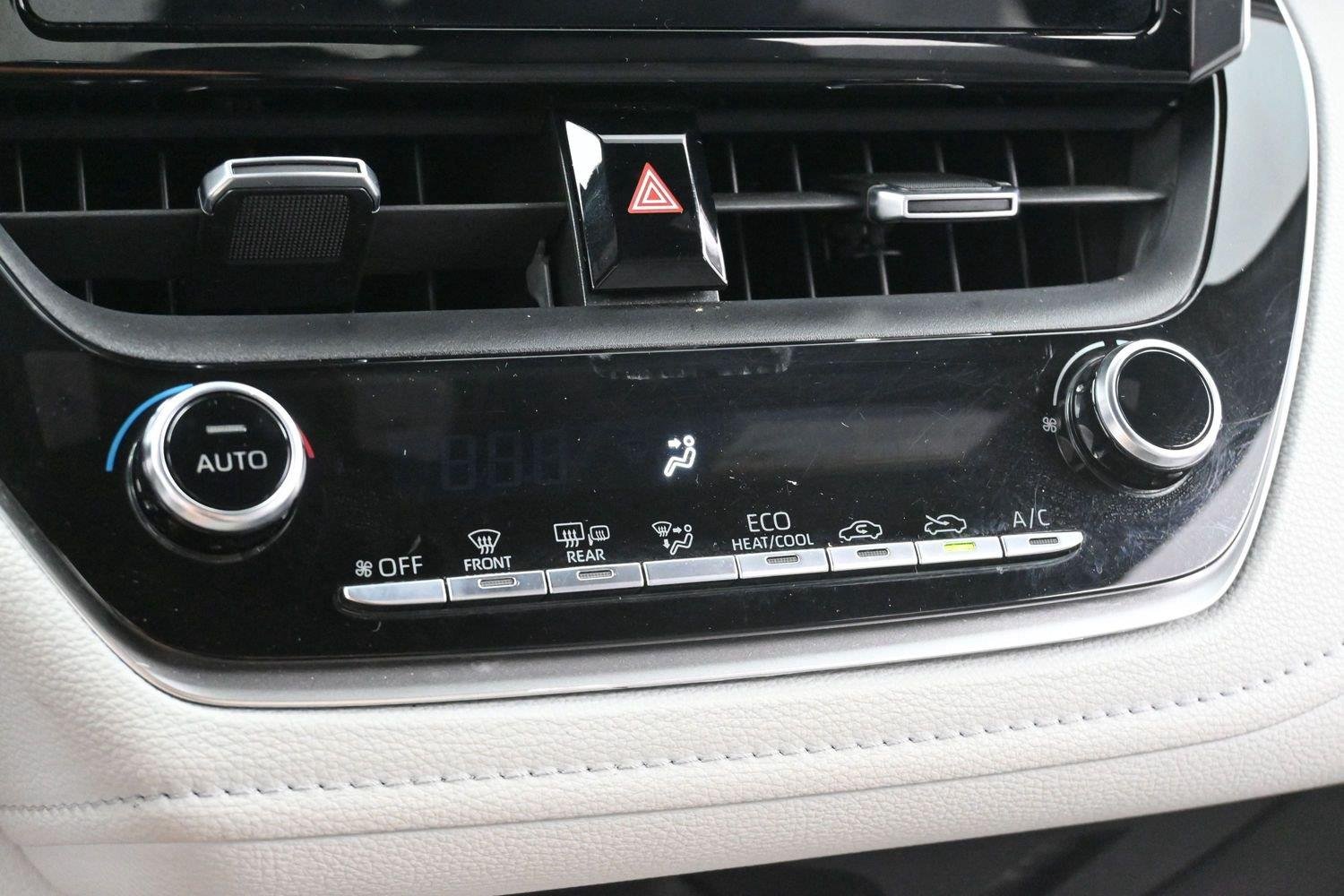 Used 2020 Barcelona Red Metallic Toyota SE image 23