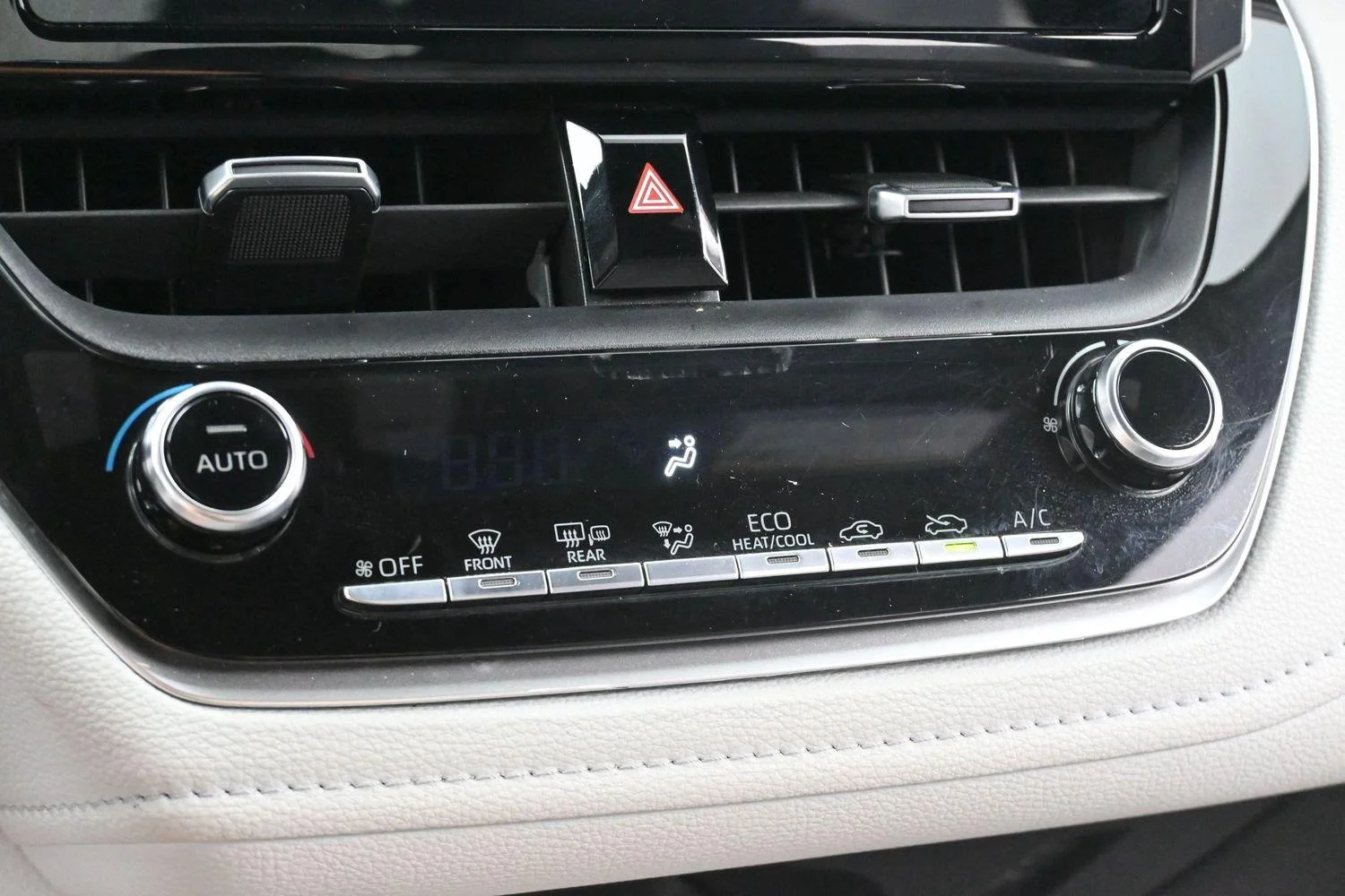 Used 2020 Barcelona Red Metallic Toyota SE image 23