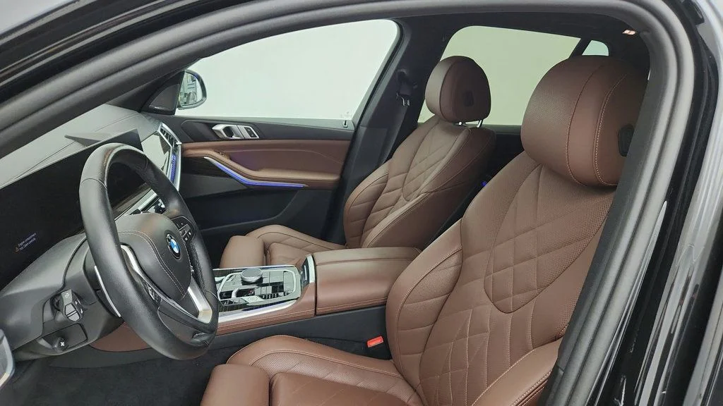 Used 2024 Black Sapphire Metallic BMW xDrive40i SAV w/ Premium Package & Parking Assistance Package image 20