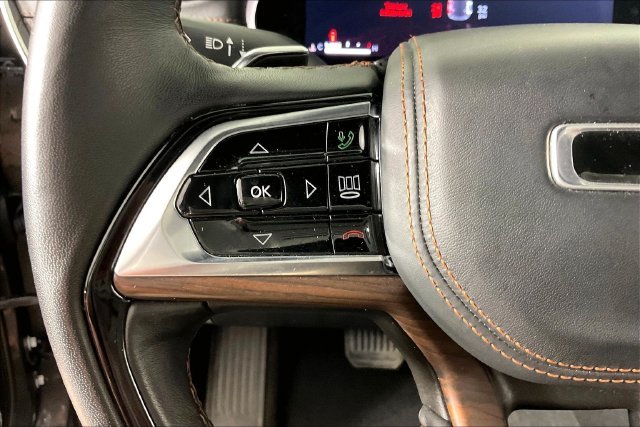 Used 2025 Gray Jeep Summit image 10