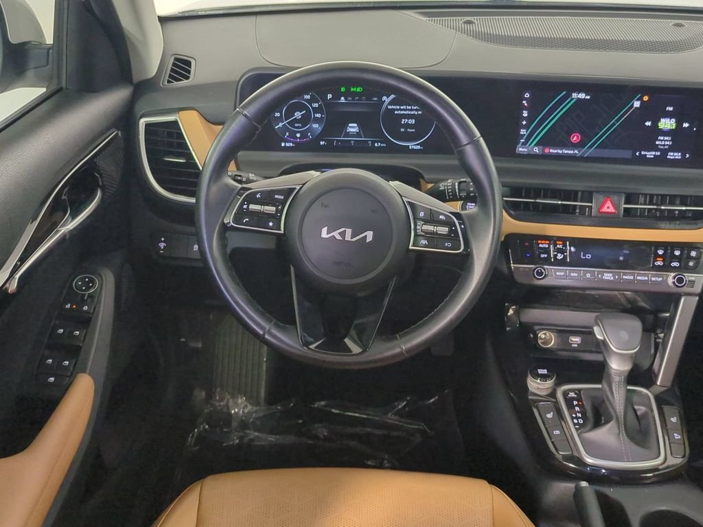 Used 2024 White Kia EX image 18