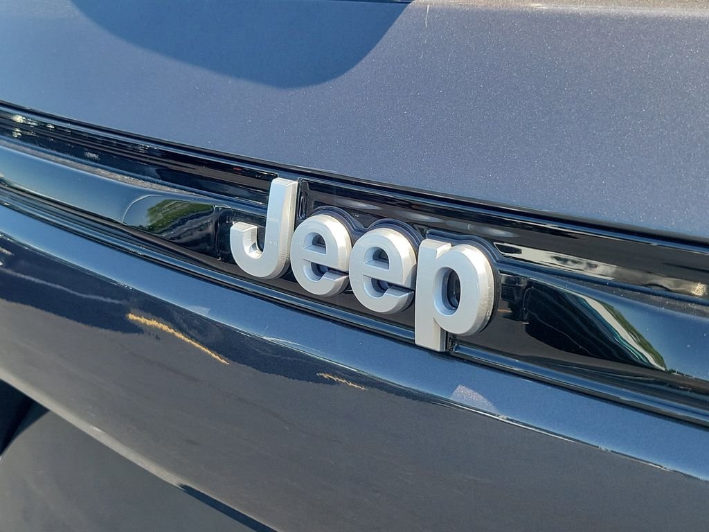 New 2026 Baltic Gray Metallic Clear-Coat Exterior Paint Jeep Laredo X image 6
