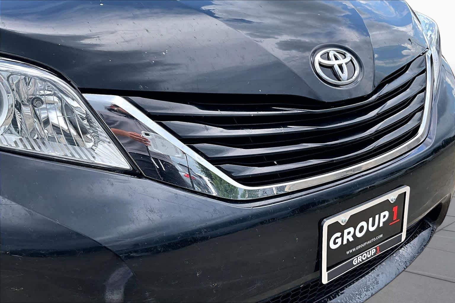 Used 2015 Attitude Black Toyota LE image 29
