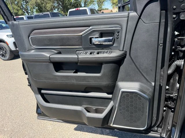 New 2026 Diamond Black Crystal Pearl-Coat Exterior Paint RAM Laramie image 17