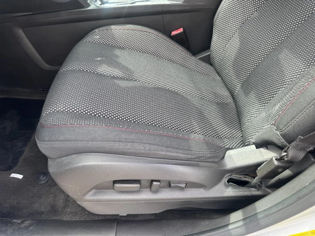 Used 2011 Silver Ice Metallic Chevrolet LT image 13