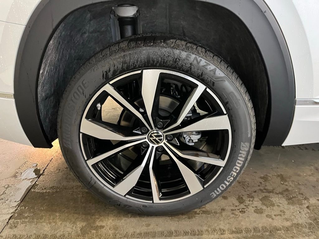 New 2026 White/off-white Volkswagen 2.0T SEL Premium R-Line image 30