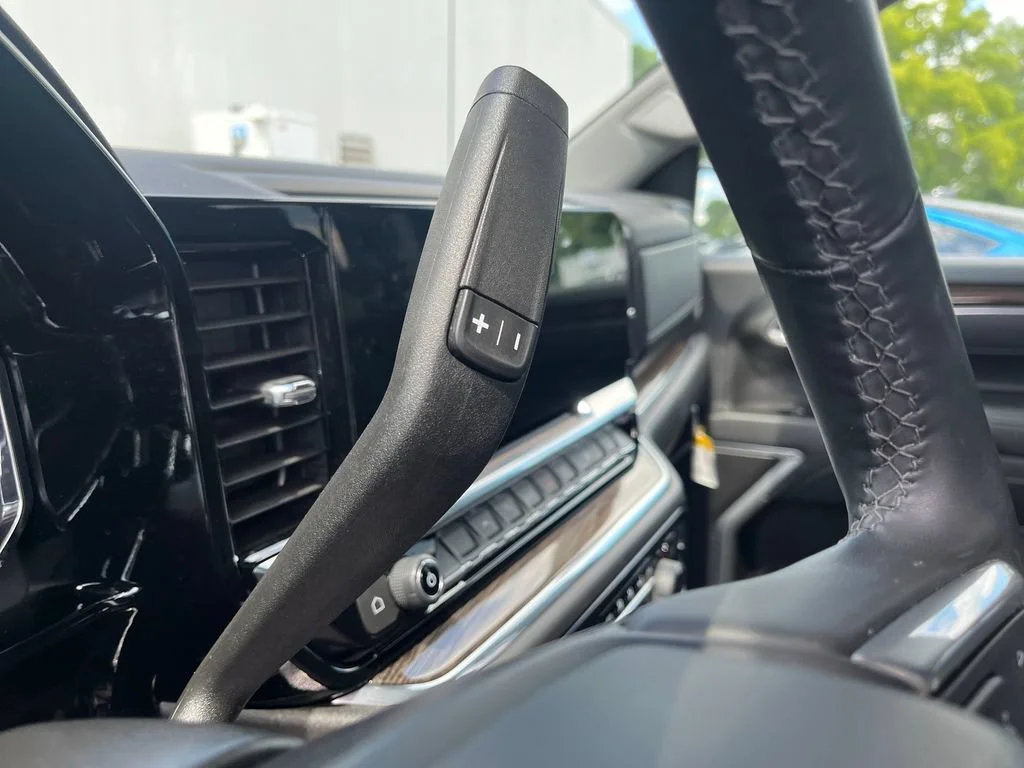 New 2025 Summit White Chevrolet LT (2FL) image 23