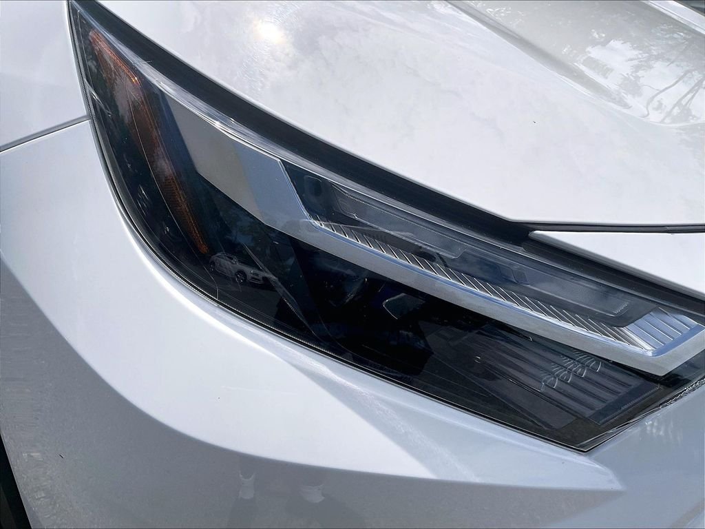 Used 2022 White Toyota XLE image 32