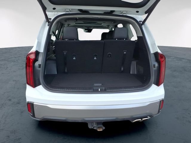 Used 2025 White Kia S image 11