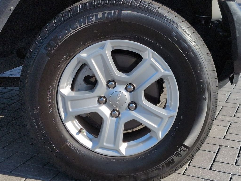 Used 2021 Bright White Clearcoat Jeep Unlimited Sport S image 12