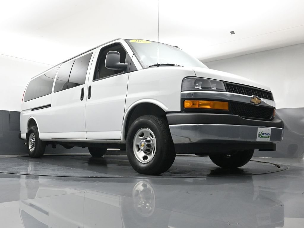 Used 2025 White Chevrolet LT image 27
