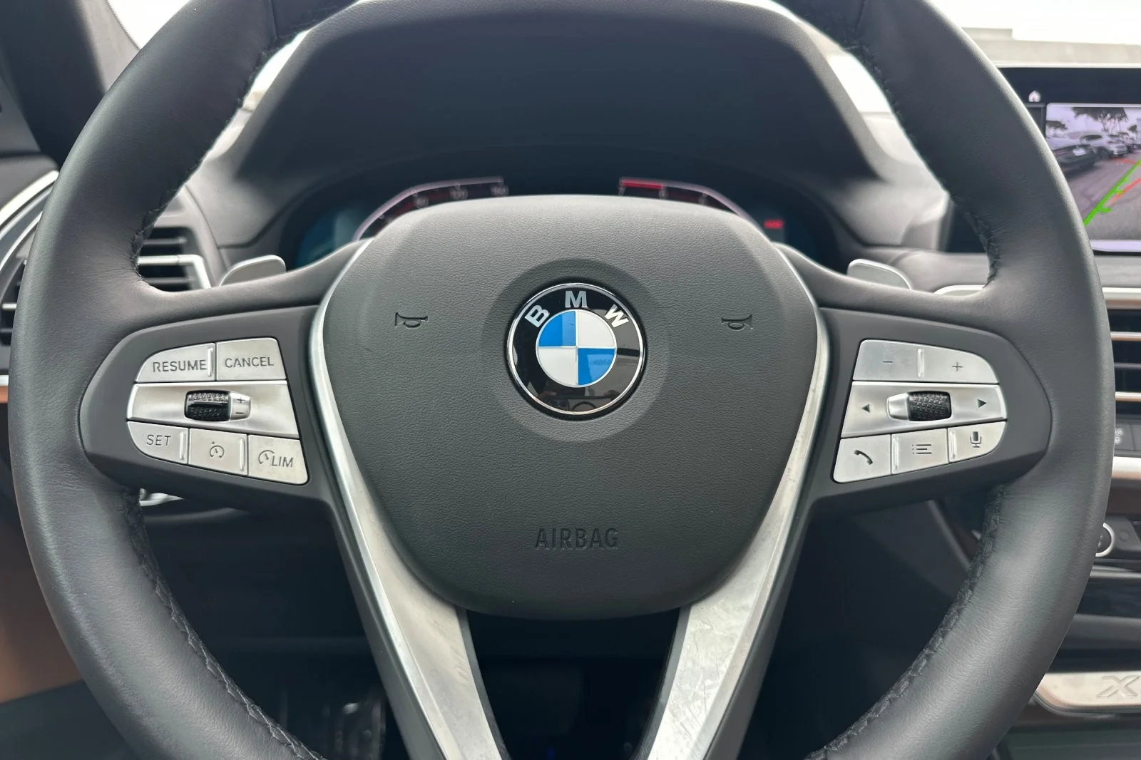 Used 2024 Alpine White BMW sDrive30i image 23